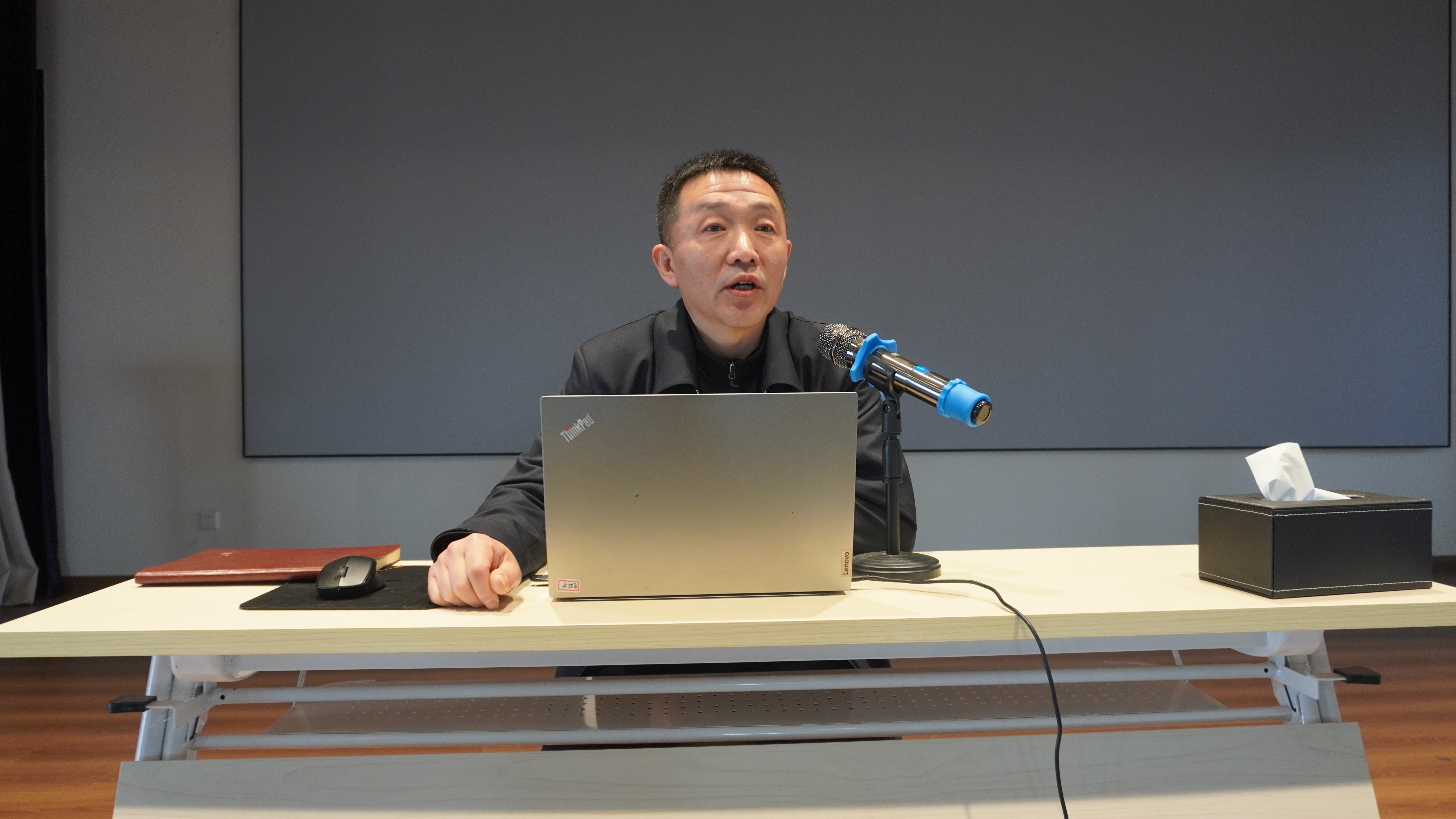 中機一院黨委召開理論學習中心組學習（擴大）會暨中央八項規定精神學習教育讀書班